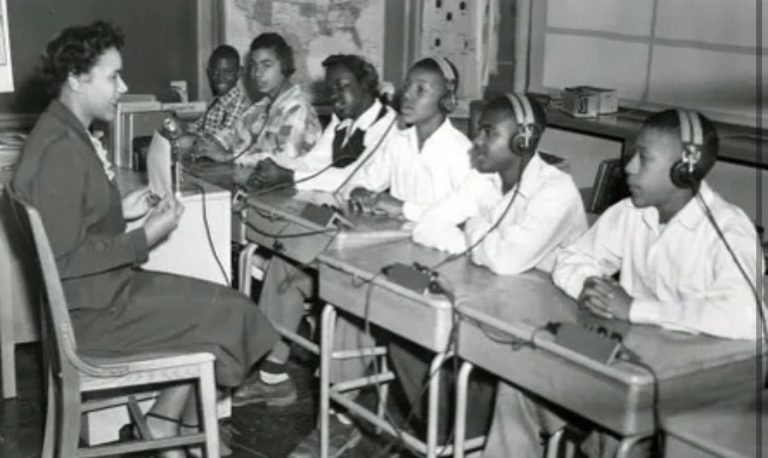 Gallaudet Hosts Grad Ceremony For Former Black Deaf Students Denied