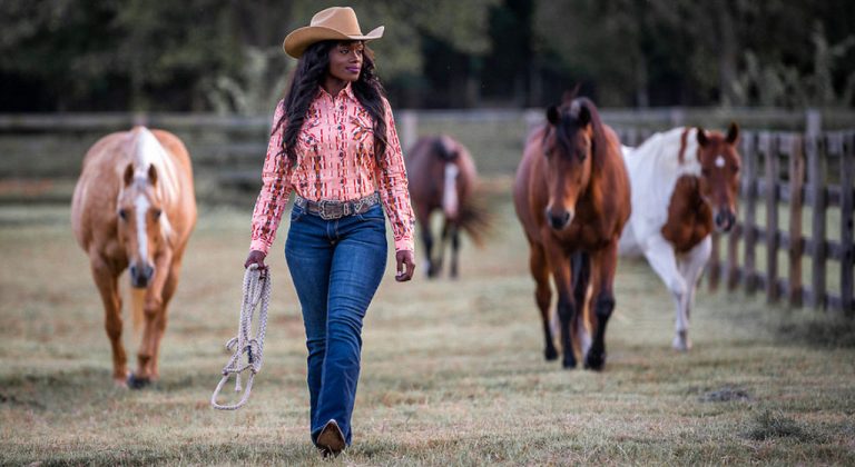 First Black Rodeo Queen of Arkansas Is Teaching Importance of Farming ...