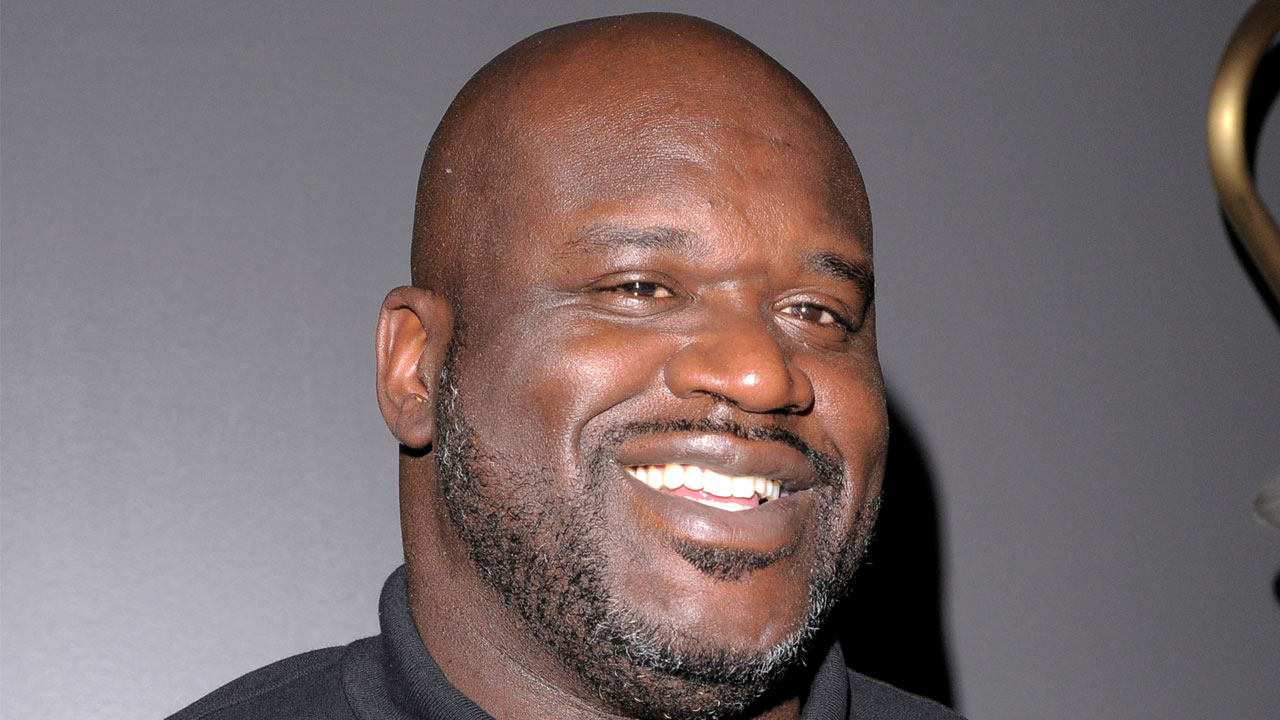 Shaquille O’neal Buys Louisiana Woman A New Cell Phone At Local Best 