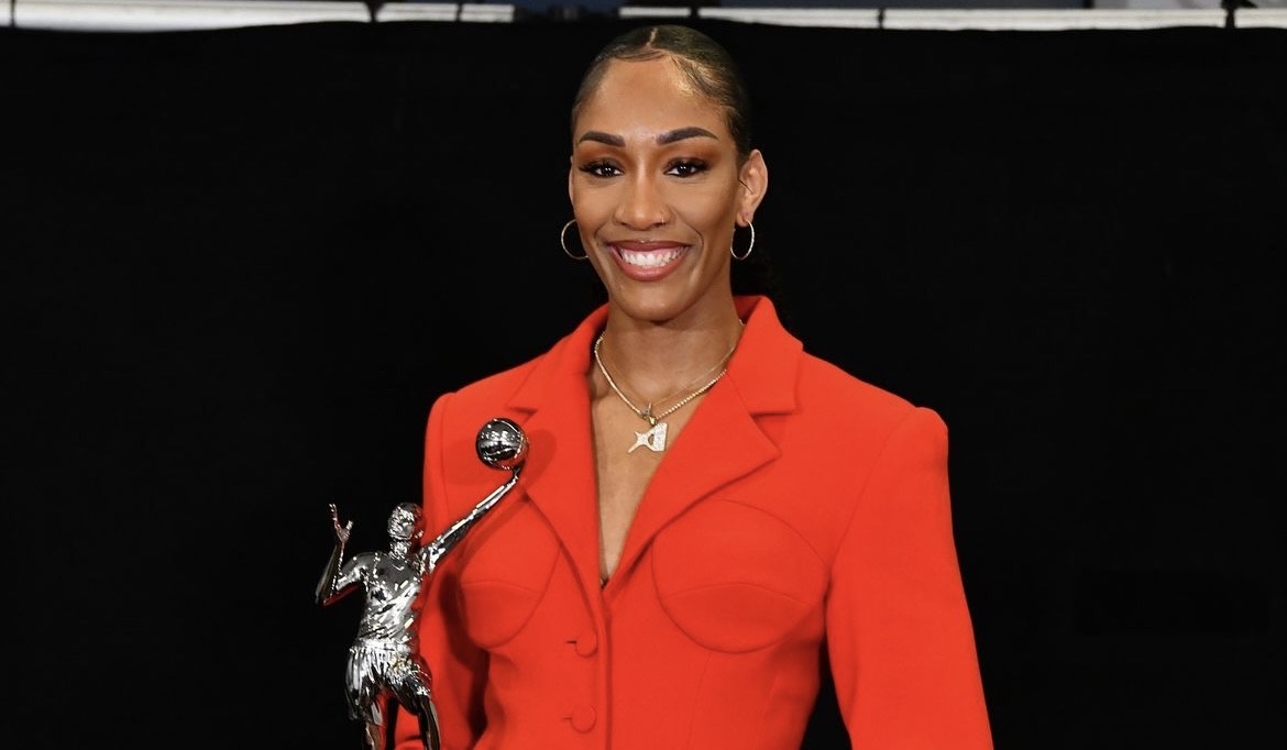 WNBA Legends Lisa Leslie & Sheryl Swoopes Congratulate A'Ja Wilson on  Becoming a 3x MVP - Because of Them We Can