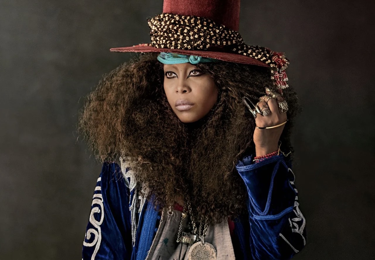 Erykah Badu To Receive 2024 CFDA Fashion Icon Award - Because Of Them ...